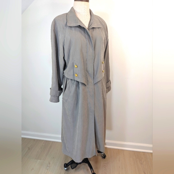 fleet street Jackets & Blazers - Vintage Fleet Street neutral slouchy draped trench coat W gold buttons. 10P